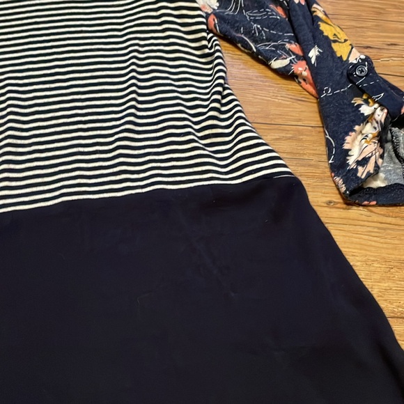 Maurice’s tee size large - Picture 3 of 8